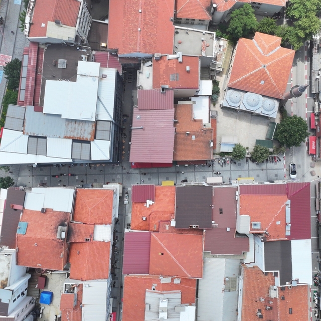 Uşak'ta Kurtuluş ve Yeşil Karaağaç mahallelerinde zemin taşları yenileniyor