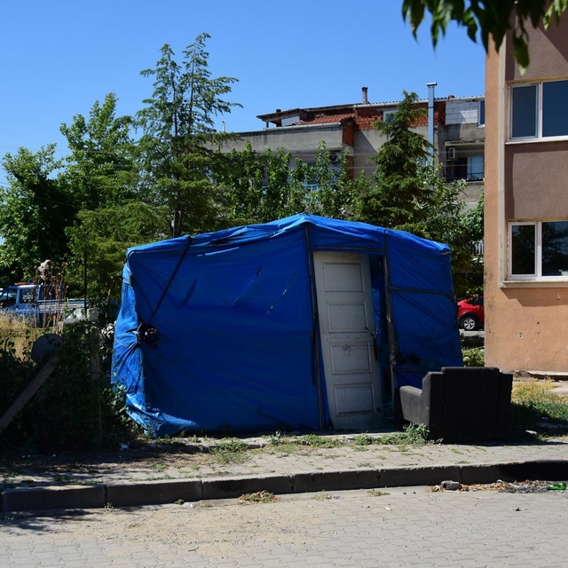 Şehzadeler Belediyesi'nden Selimşahlar'da kaçak yapılara müdahale