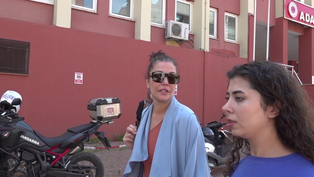 Deniz Akkaya adliye çıkışı iddiaları yalanladı
Deniz Akkaya'dan ev sahibine: "Uyuşturucu kullanıp kendisi taşkınlık çıkardığı için uzaklaştırma aldım"