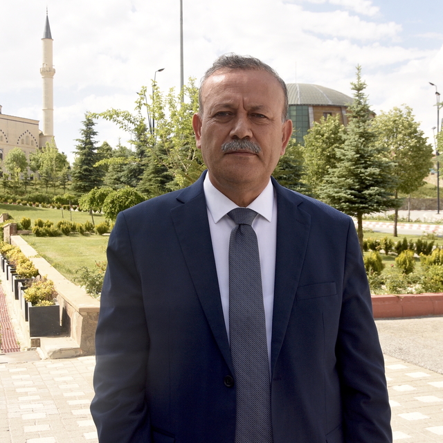 BEÜ'den tıp fakültesine yerleşen öğrencilerine burs desteği