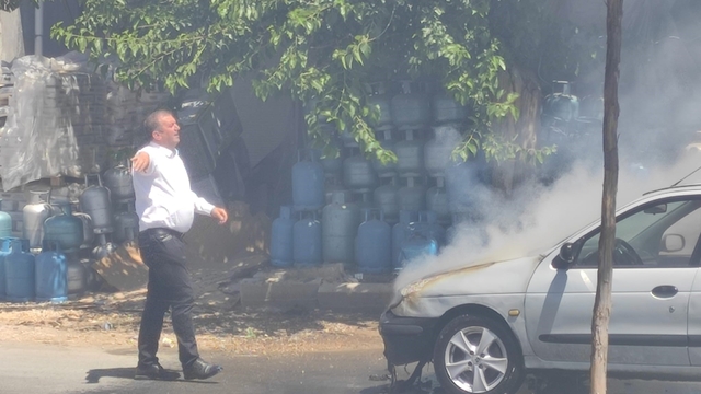 Diyarbakır'da otomobil bomba gibi patladı