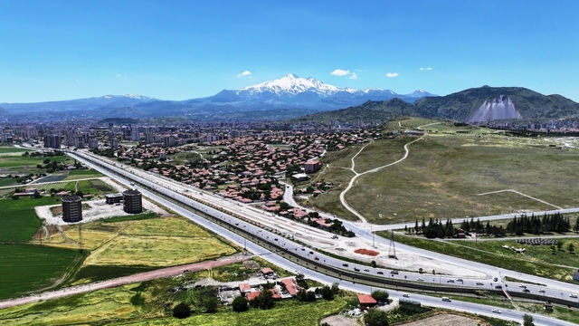 Başkan Çolakbayrakdar: "Her yeni park, şehrimize kazandırılan yeni bir nefestir"
Kocasinan'da doğa ile iç içe yeni parklar, geleceğe yeşil miras bırakıyor