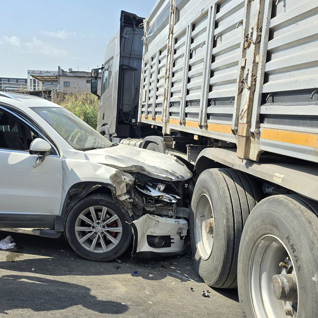 Turgutlu'da 2 kişinin yaralandığı kaza güvenlik kamerasında