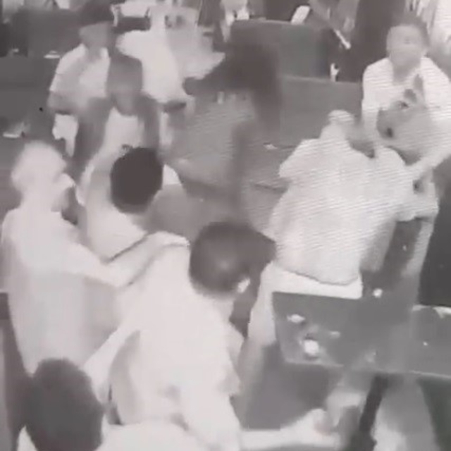 Eğlence mekanında 'yüksek hesap' cinayeti kamerada
İzmir'de belediye işçisi...