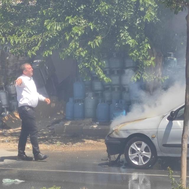Diyarbakır'da otomobil bomba gibi patladı