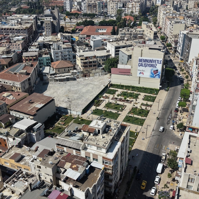 Mersin'de Zafer Çarşısında dönüşüm sürüyor