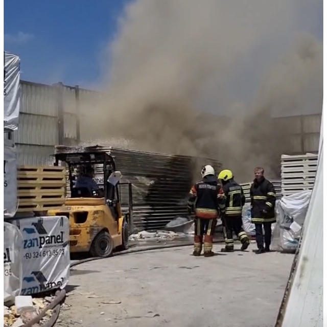 Tarsus'ta depo yangını