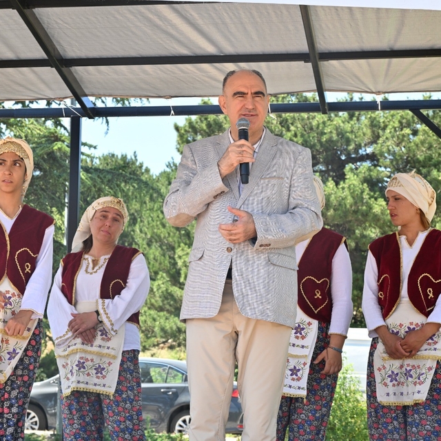 Spil'de yürekleri ısıtan buluşma
Koruyucu aileler ve çocuklar aynı sofrada...