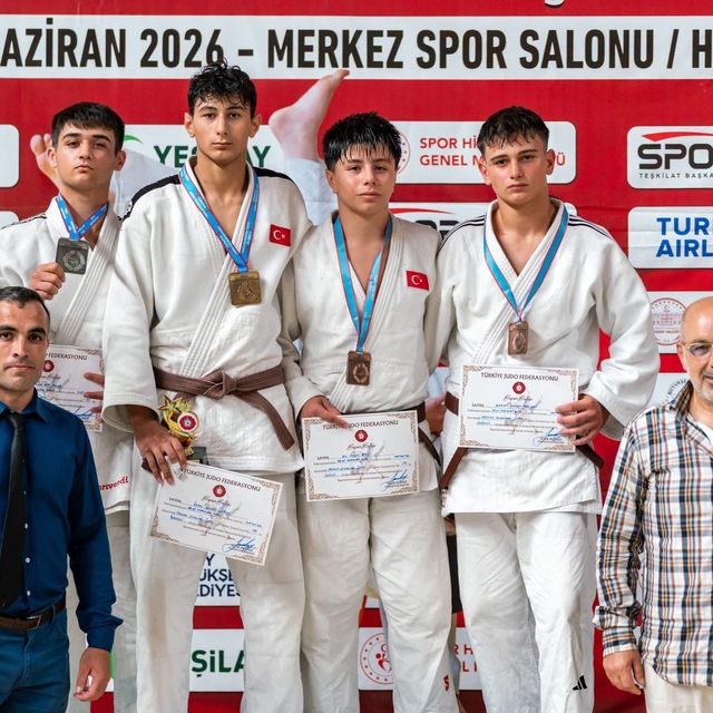 Kağıtspor sporcuları kürsüye ambargo koydu