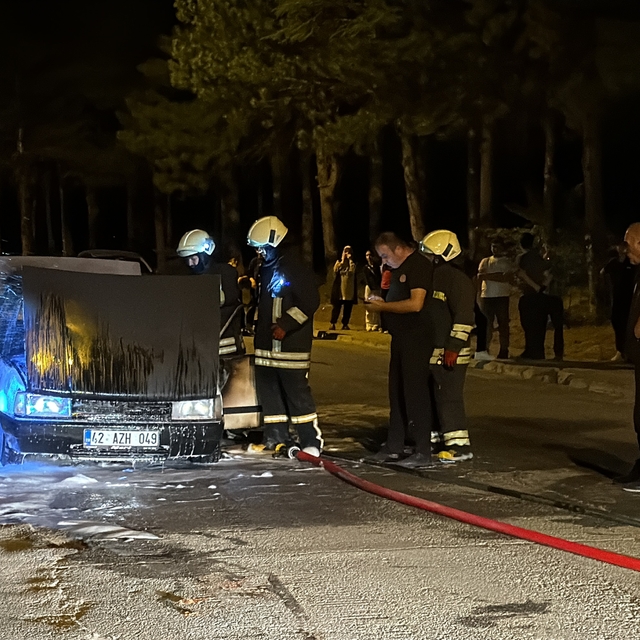 Seydişehir'de park halindeki otomobil yandı
