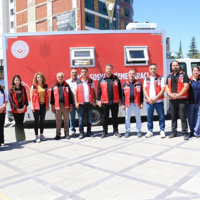 Elazığ'da mobil sosyal hizmet aracı vatandaşlarla buluştu