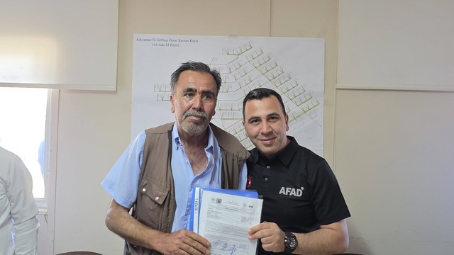 Depremzede aileler yeni yuvalarına kavuştu