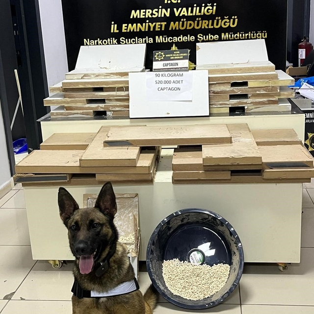Mersin'de TV ünitelerine gizlenmiş 520 bin uyuşturucu hap ele geçirildi