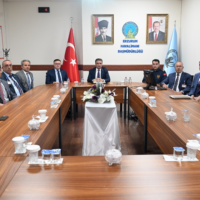 Erzurum Valisi Baruş, havalimanındaki çalışmaları yerinde inceledi