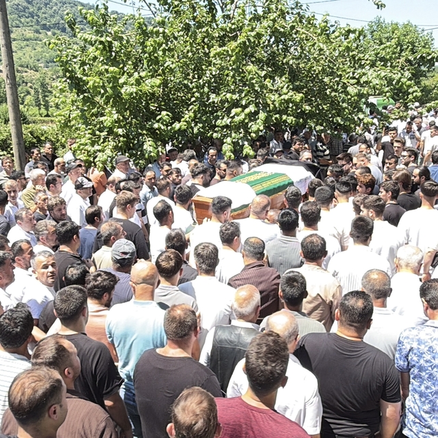 Göçükte yaşamını yitiren madenci toprağa verildi