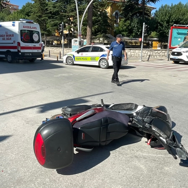 Karaman'da motosikletler çarpıştı: 2 yaralı