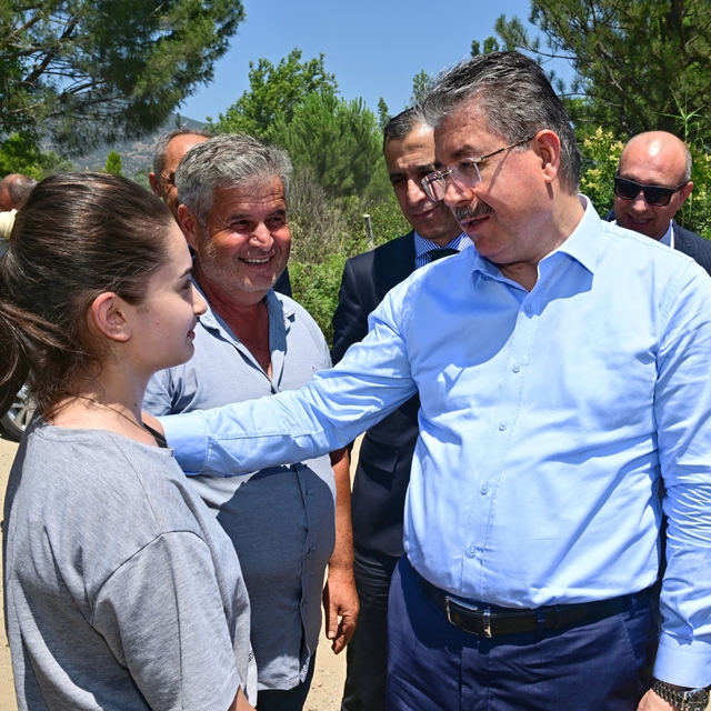 Eskişehir Valisi Yılmaz, jeotermal kaynaklı fide üretimi yapılan seraları z...