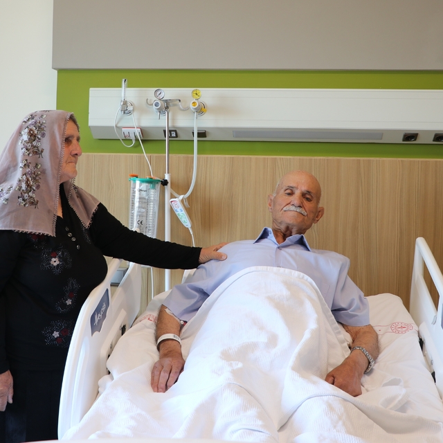 Gaziantep'te 77 yaşındaki hastanın karaciğerinden 13 santimetre uzunluğunda...