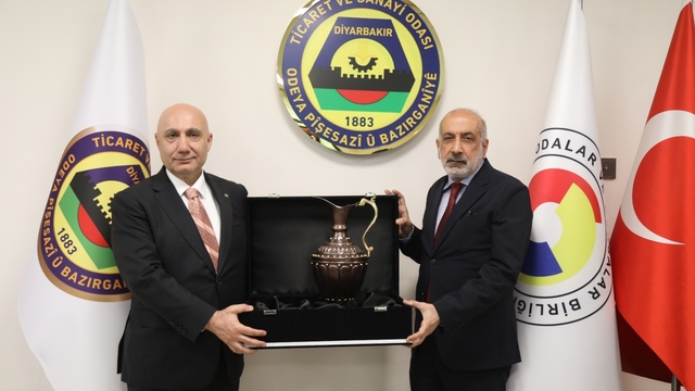 Diyarbakır'da finansmana erişim zirvesi
İş dünyası talep etti, Vakıfbank Genel Müdürü pozitif ayrımcılık sözü verdi