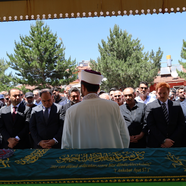 Orta Belediye Başkanı Ömer Bezci'nin annesi son yolculuğuna uğurlandı