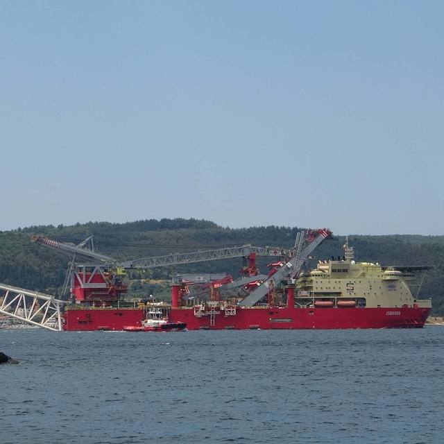 Boru döşeme gemisi, Çanakkale Boğazı'ndan geçti