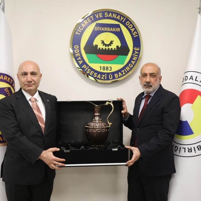 Diyarbakır'da finansmana erişim zirvesi
İş dünyası talep etti, Vakıfbank Ge...