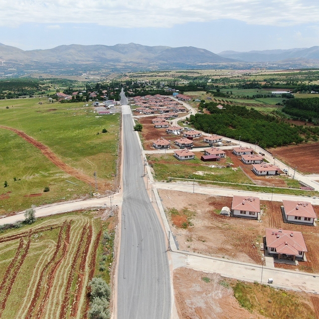 Doğanşehir Yolkoru'da tozlu yol tarihe karıştı