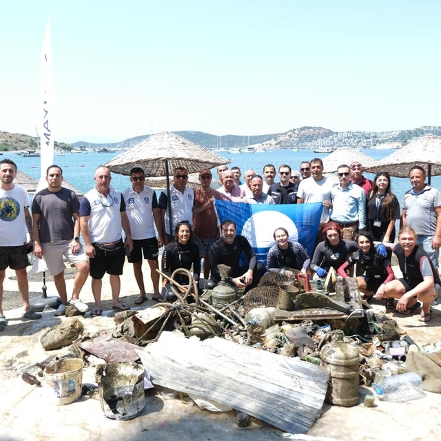 Bodrum'da deniz dibinden 370 kilogram atık çıkarıldı