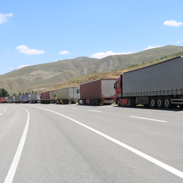 Türkiye-İran sınırında 12 kilometrelik TIR kuyruğu