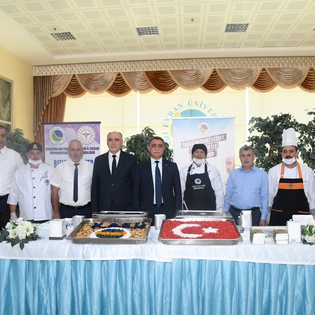 Kırşehir Ahi Evran Üniversitesi'nde aşure dağıtımı yapıldı