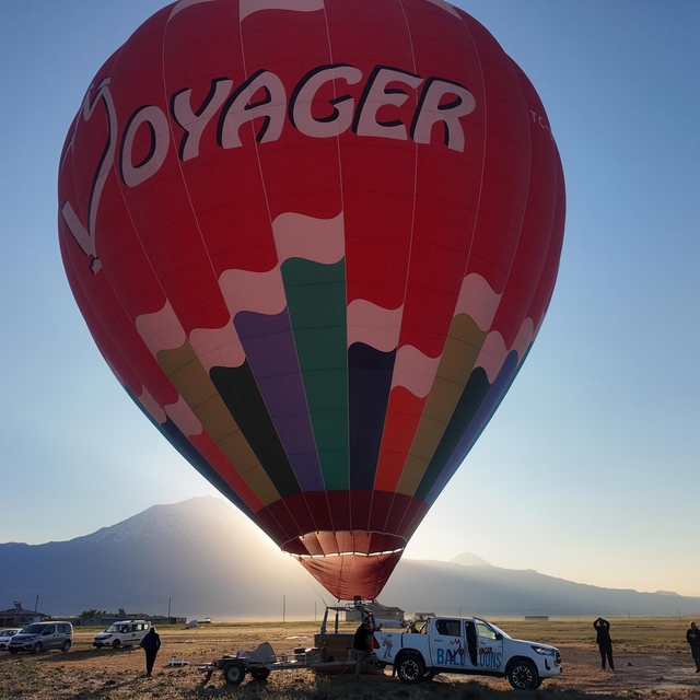 Ağrı Dağı eteklerinde sıcak hava balonuyla uçuş yapıldı
