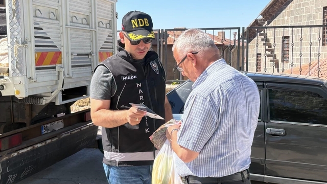 Niğde polisinden uyuşturucuya karşı bilinçlendirme seferberliği