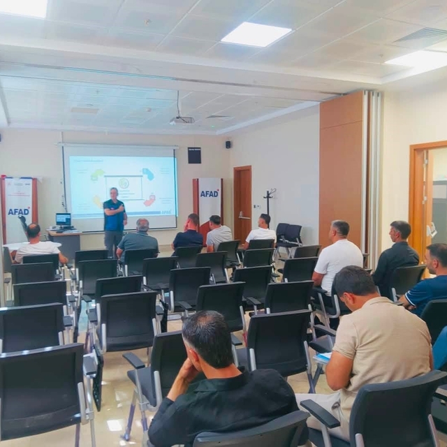 Elazığ'da güvenlik korucularına acil durum ekipleri eğitimi