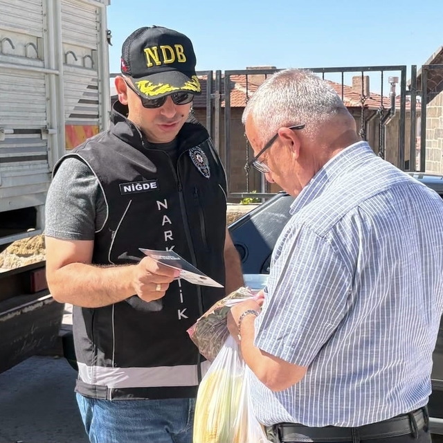 Niğde polisinden uyuşturucuya karşı bilinçlendirme seferberliği