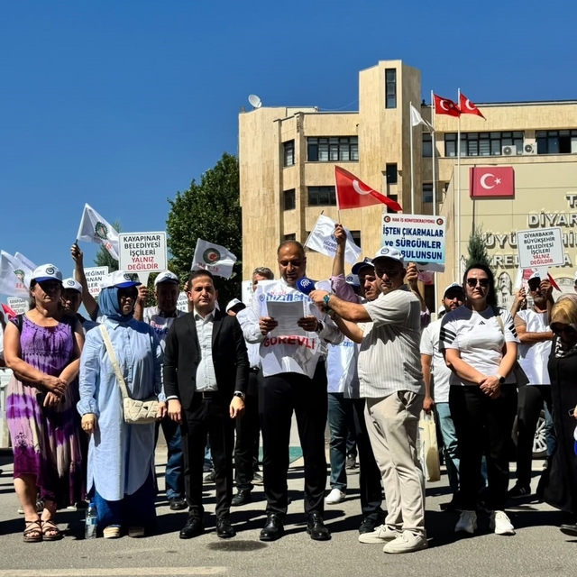 Aküzüm, işten çıkarılan işçiler ile bir araya geldi