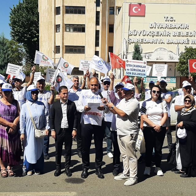 Diyarbakır'da bazı belediyelerde işten çıkarılan işçilerin eylemi sürüyor