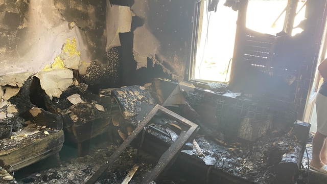Manisa'da korkutan yangın: Ev kullanılamaz hale geldi
