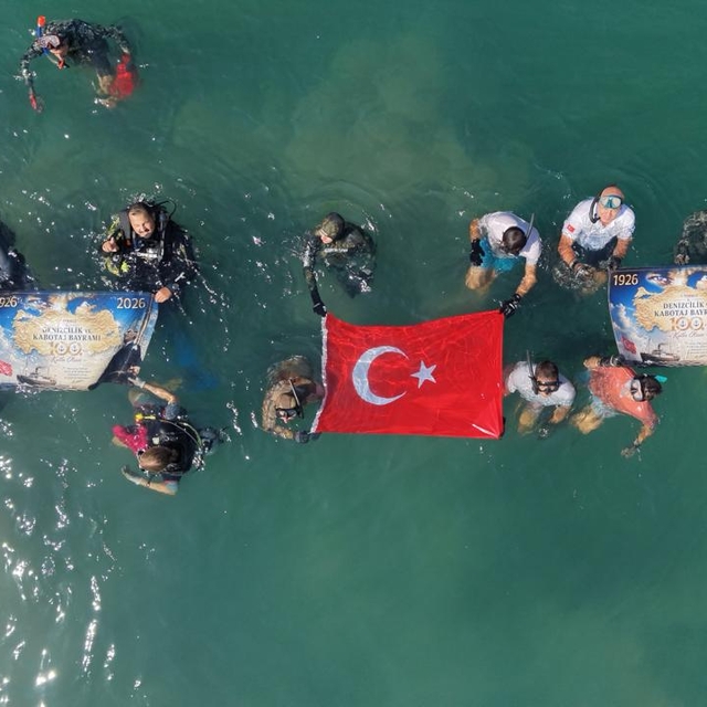 Bodrum'da deniz dibi temizliğinde 370 kilogram atık çıkarıldı