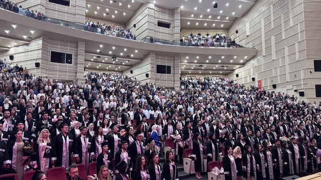 ERÜ İletişim Fakültesi 20. dönem mezunlarını verdi