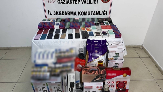 Gaziantep'te 2,8 milyon TL'lik kaçak ürün ele geçirildi