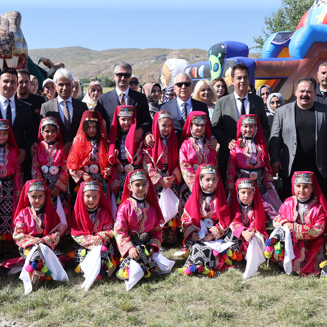 Aile ve Sosyal Hizmetler Bakan Yardımcısı Tarıkdaroğlu, Sivas'ta "Aile Bulu...