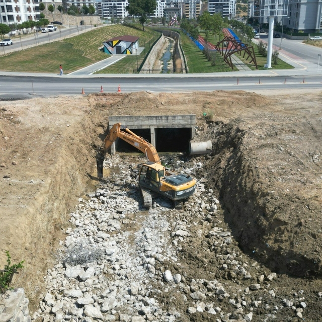 Büyükşehir'den Balkan Mahallesi'nde yoğun mesai