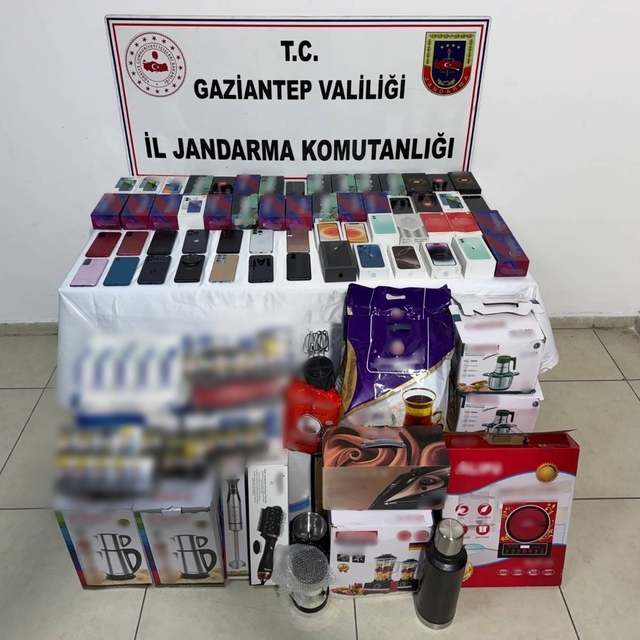 Gaziantep'te 2,8 milyon TL'lik kaçak ürün ele geçirildi