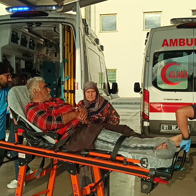 Adana'da kayalıklarda düşerek yaralanan kişi kurtarıldı