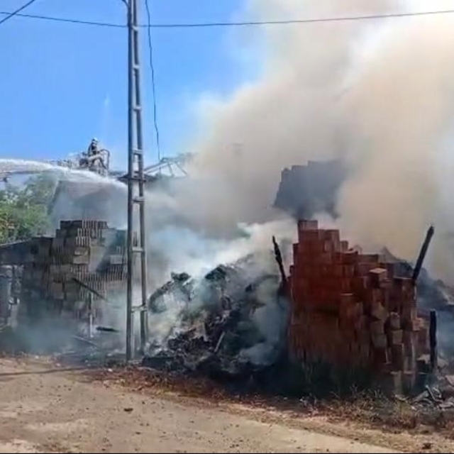 Bartın'da yangında bir ev ve ahır kül oldu