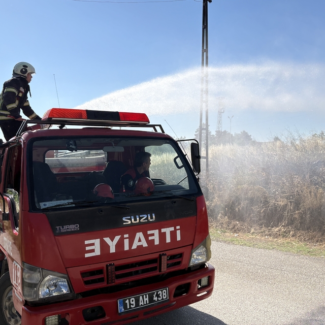 Çorum'da otluk alanda çıkan yangın söndürüldü