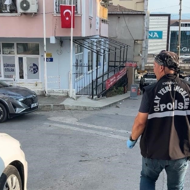 Tartıştığı kişiyi silahla kovalayıp bacağından yaraladı