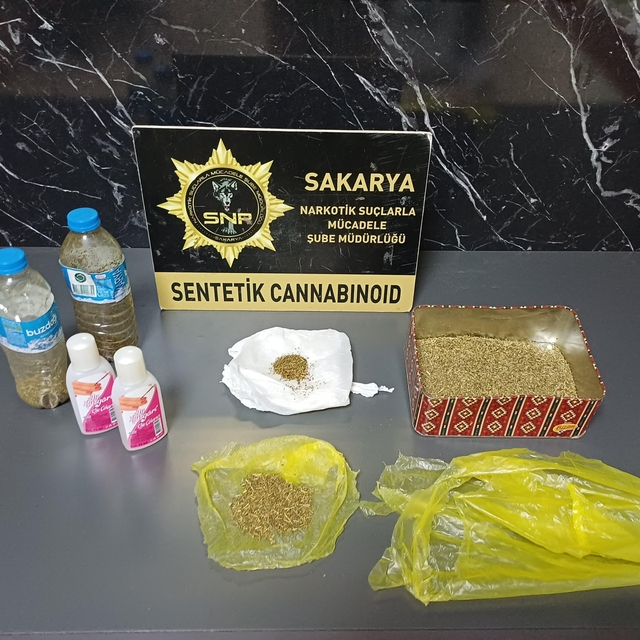 Sakarya'da sentetik uyuşturucu imal edip satan 2 şüpheli tutuklandı