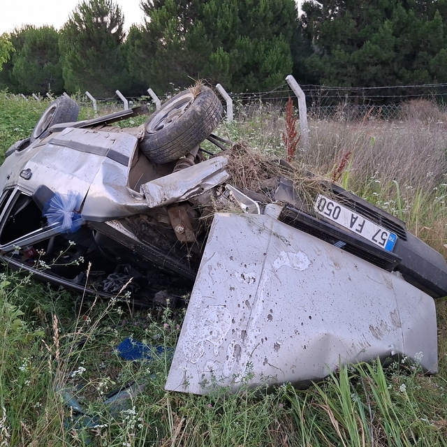Samsun'da şarampole devrilen otomobildeki 3 kişi yaralandı