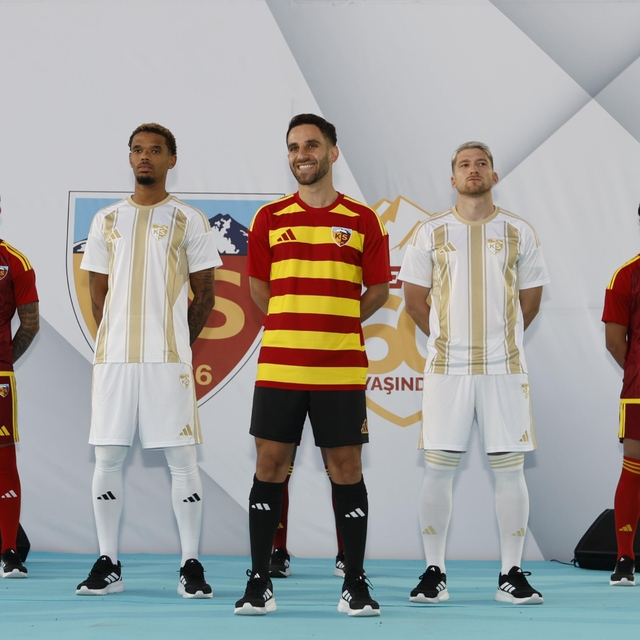 Kayserispor'un yeni sezon formaları tanıtıldı